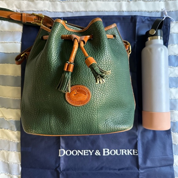 Dooney & Bourke Vintage "Drawstring Bucket shoulder bag - Picture 2 of 10
